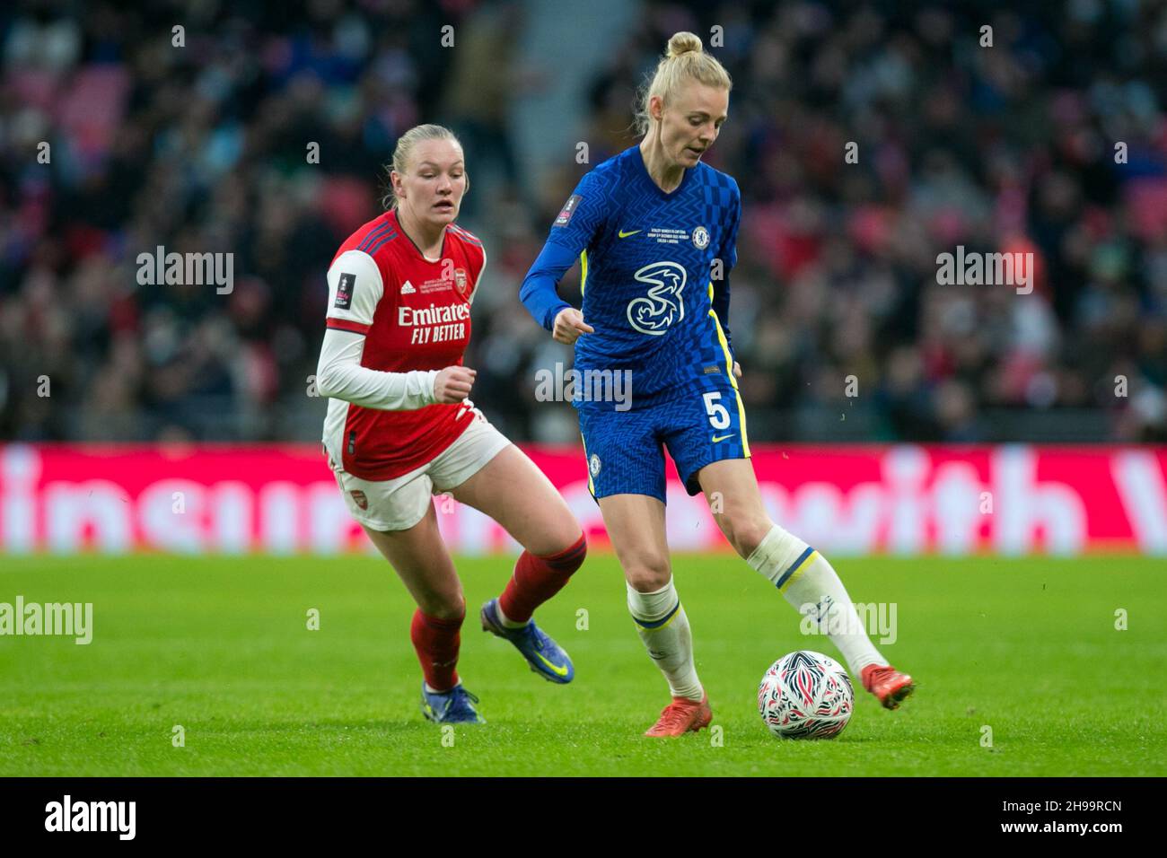 LONDON, GBR. DEC 5TH Sophie Ingle of Chelsea FC controls the ball during the Women's Vitality FA Cup Final between Arsenal and Chelsea at Wembley Stadium, London on Sunday 5th December 2021. (Credit: Federico Maranesi | MI News) Credit: MI News & Sport /Alamy Live News Stock Photo