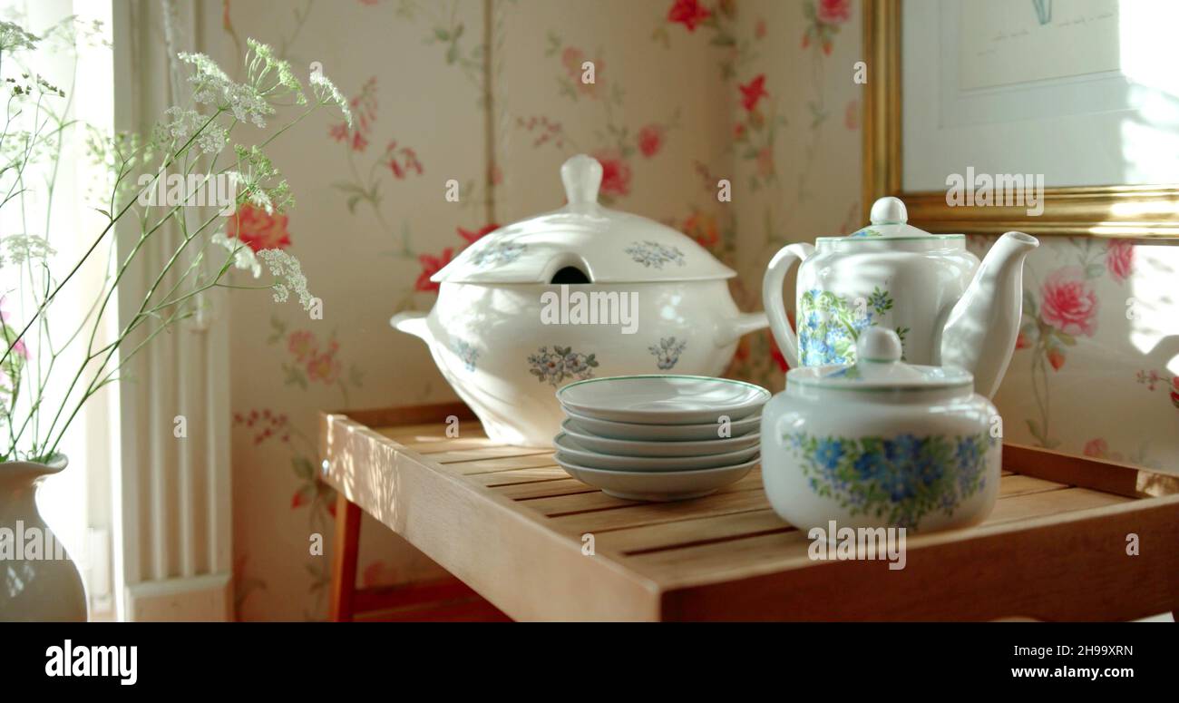 A photo of a vintage tea service Stock Photo Alamy