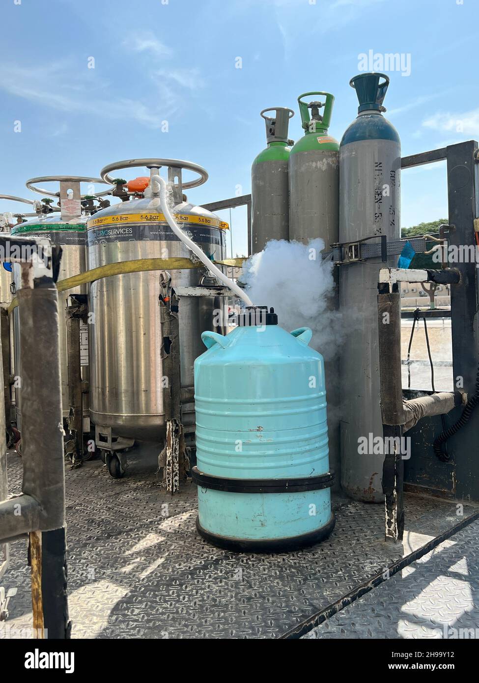 Gas filling Gas Cylinder Stock Photo Alamy