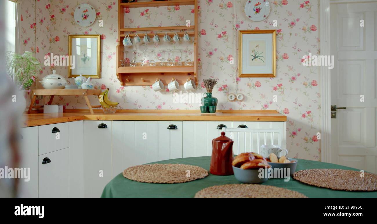 Photo of a vintage kitchen Stock Photo - Alamy