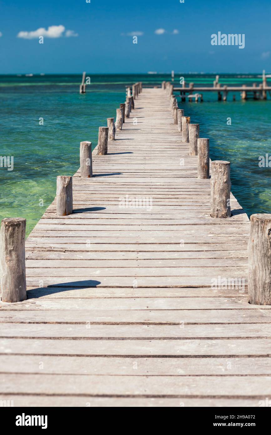 Jetty out into the water hi-res stock photography and images - Alamy