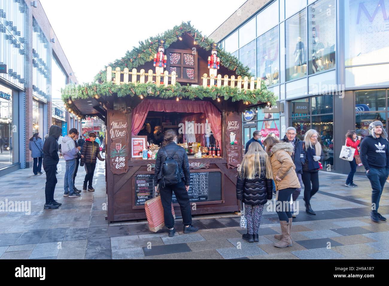Christmas mulled wine hut, Eagle Lane, The Lexicon Shopping Centre, Bracknell, Berkshire, England, United Kingdom Stock Photo