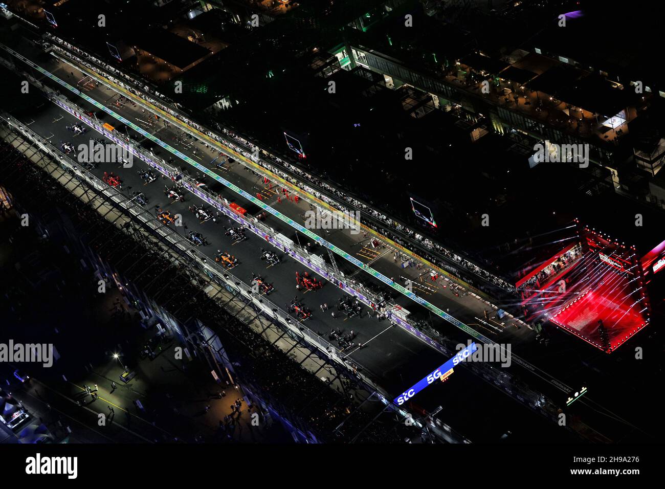 The grid before the start of the race. Saudi Arabian Grand Prix, Sunday