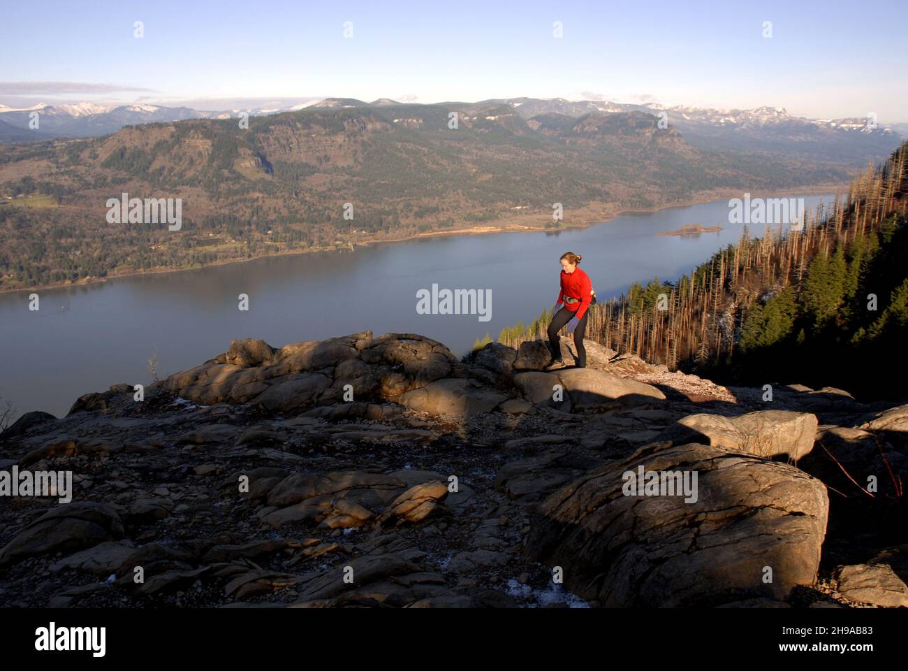 Single woman hiking above the Columbia River gorge, Oregon Stock Photo ...
