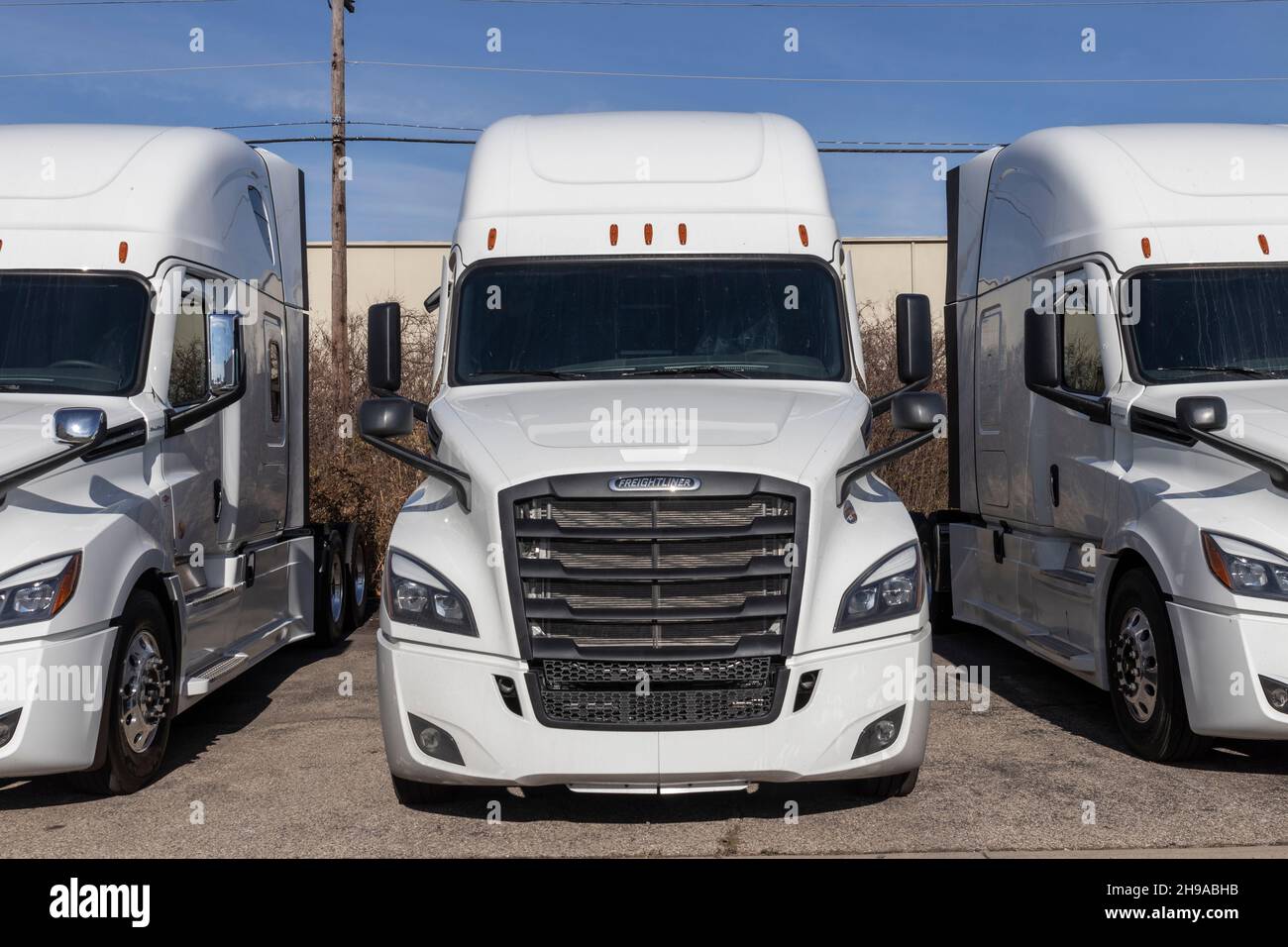 Freightliner Bring Cincinnati - Circa December 2021: Freightliner Semi Tractor Trailer ...