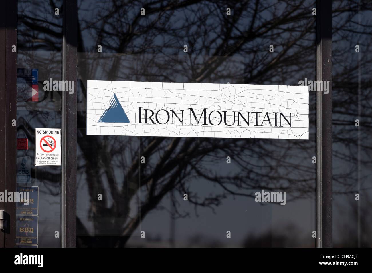 Iron mountain shredding hires stock photography and images Alamy