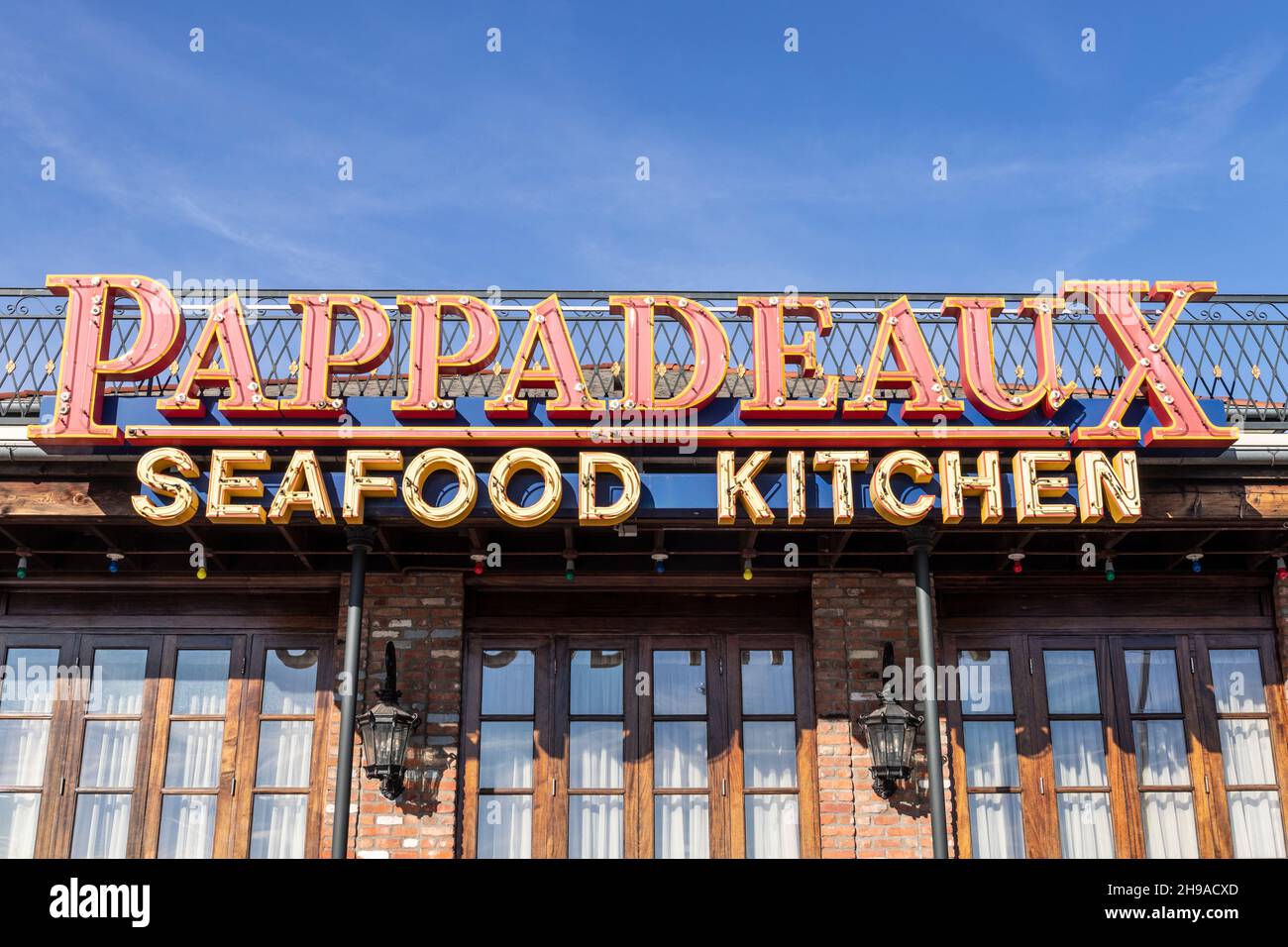 Springdale - Circa December 2021: Pappadeaux Seafood Kitchen Louisiana style restaurant. Pappadeaux is part of the Pappas chain of restaurants. Stock Photo