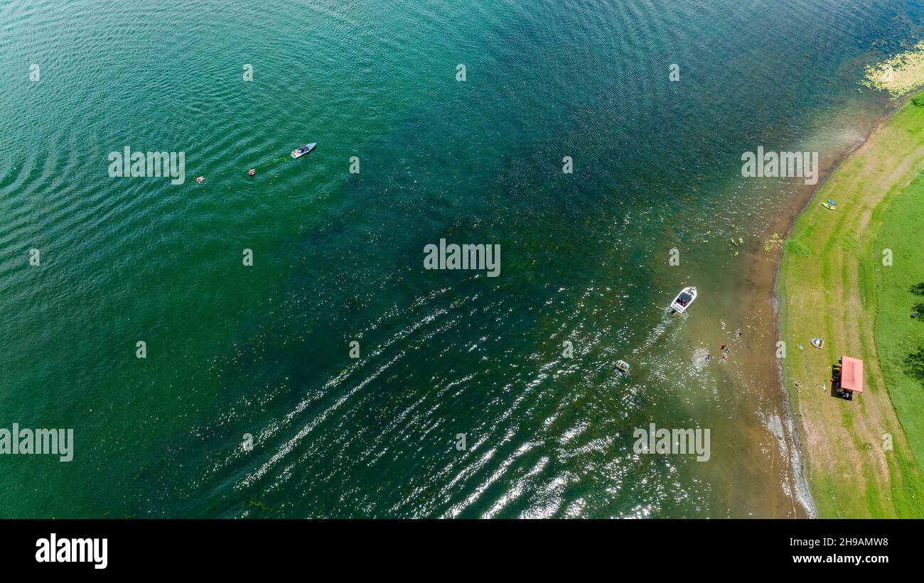 Pulling boat across water rope hi-res stock photography and images - Alamy