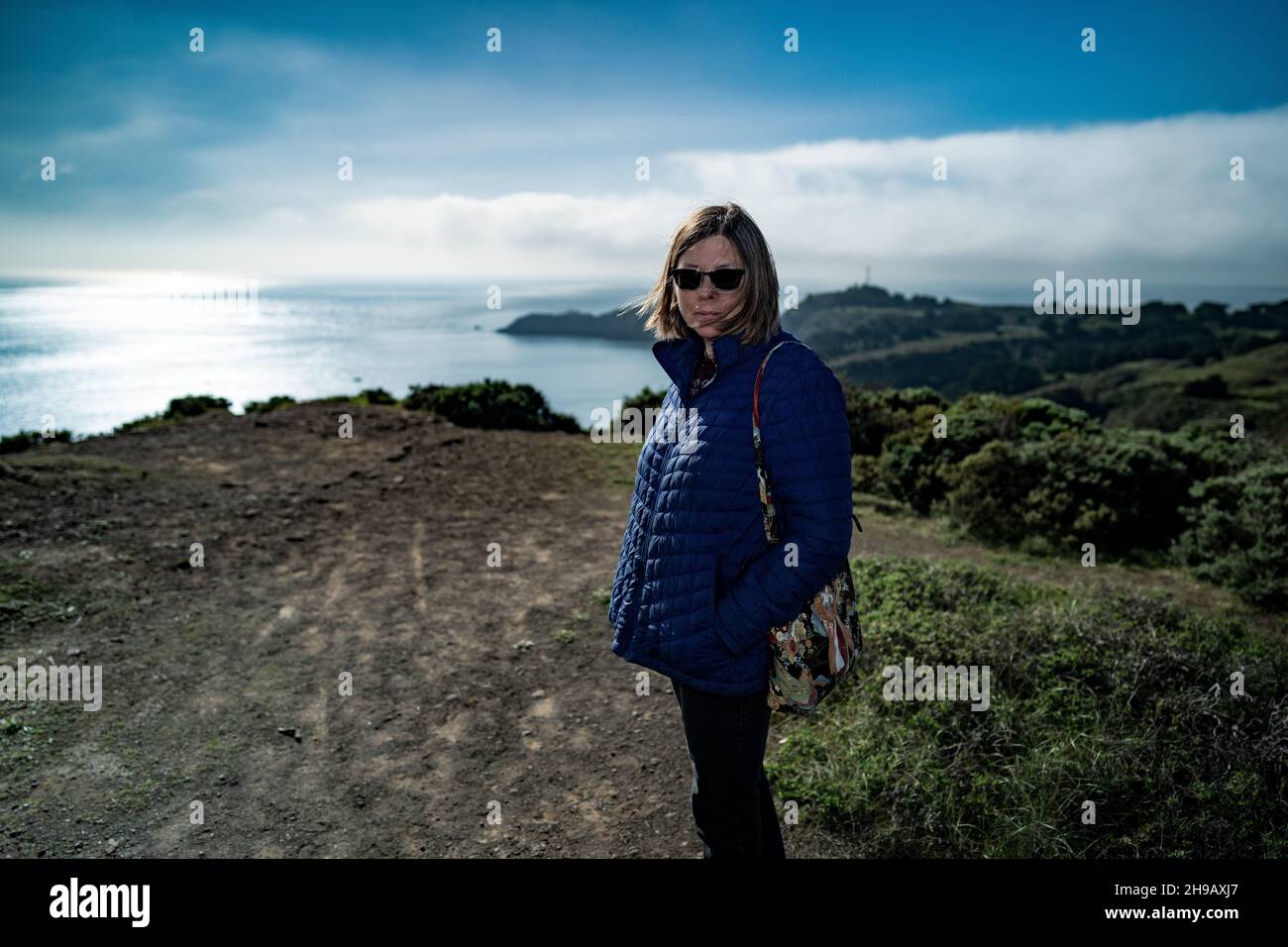 Cold woman wearing jacket hi-res stock photography and images - Alamy