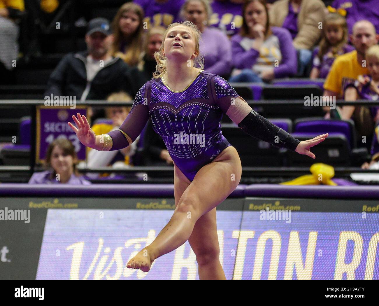 Baton Rouge, LA, USA. 3rd Dec, 2021. Sierra Ballard debuts her floor ...