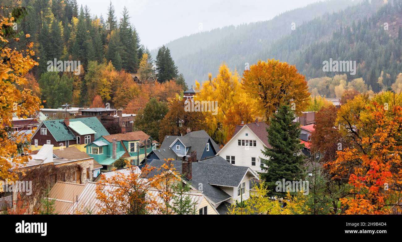 Houses with autumn foliage, Wallace, Idaho State, USA Stock Photo