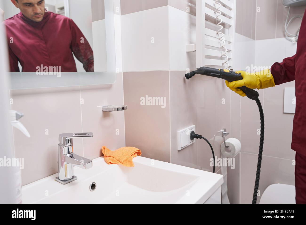 Steam cleaner tiles hires stock photography and images Alamy