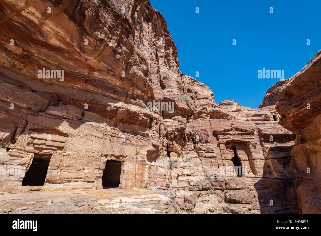 Lion Triclinium and two other tombs in Petra, Jordan Stock Photo