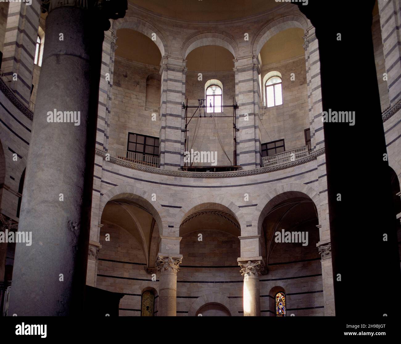 INTERIOR DEL BAPTISTERIO DE PISA. Author: TINO DI CAMAINO. Location ...