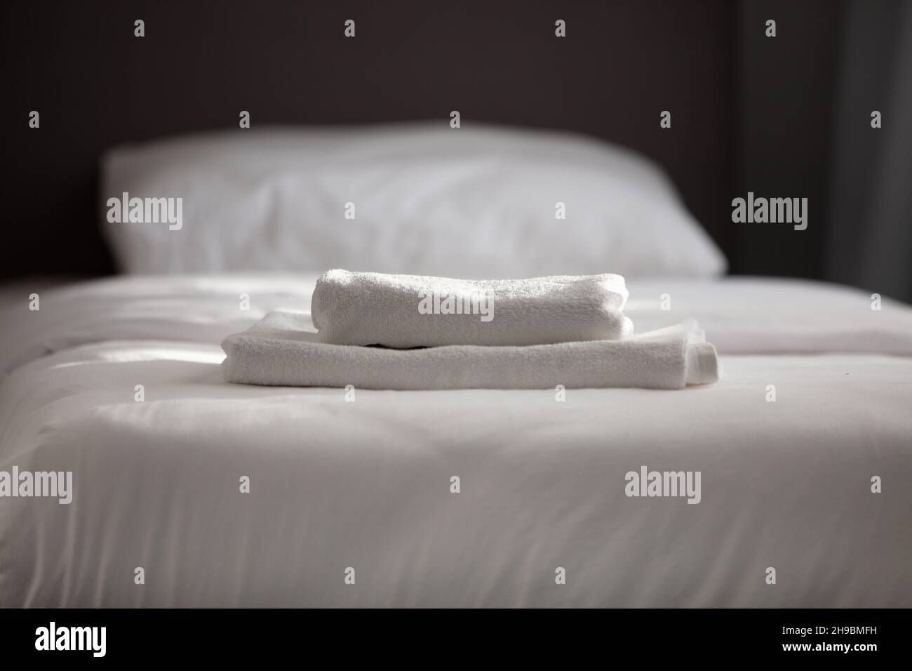 White clean towels stacked on the hotel bed Stock Photo Alamy