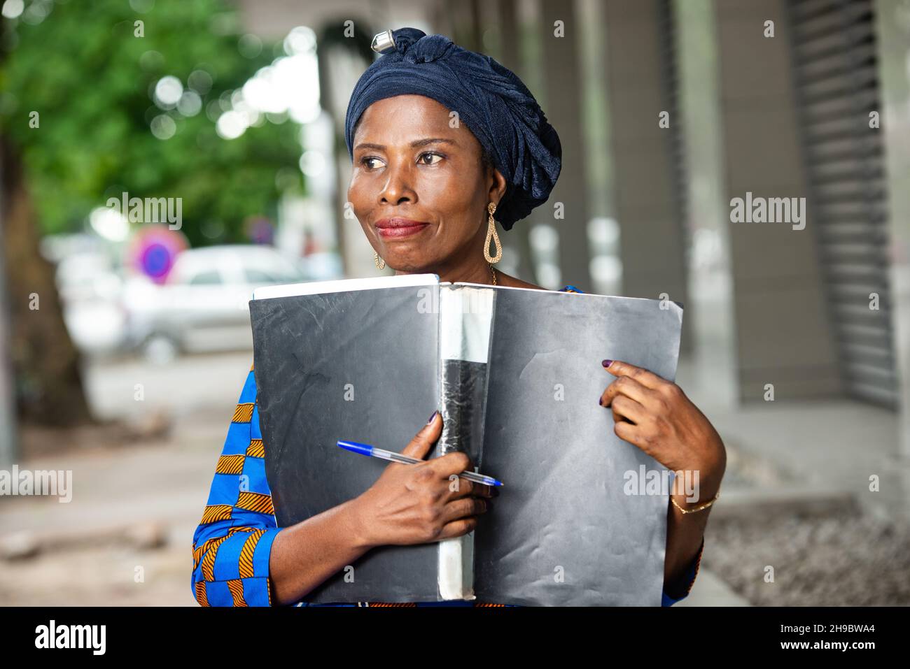 Looking at african american abidjan hi-res stock photography and images ...