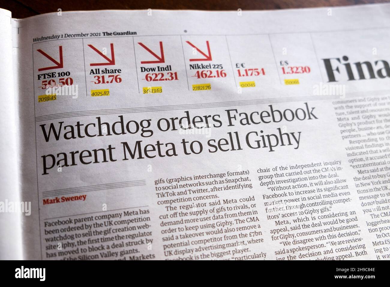 'Watchdog orders Facebook parent Meta to sell Giphy' Guardian Financial newspaper headline clipping 1 December 2021 London UK Stock Photo