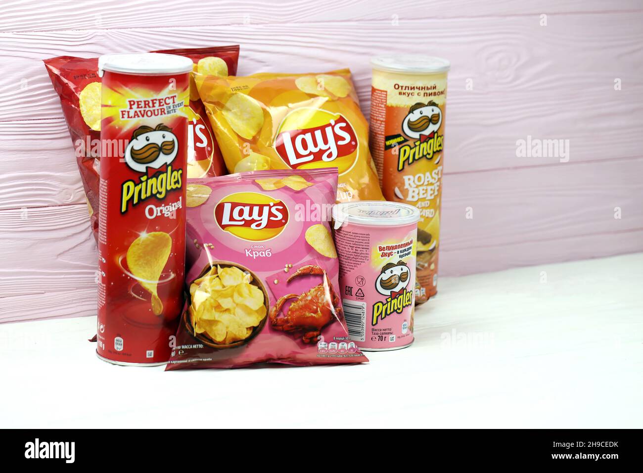 KHARKOV, UKRAINE - JANUARY 3, 2021: Various flavoured of lay's and pringles potato chips in classic packages design. Worldwide famous brands of potato Stock Photo