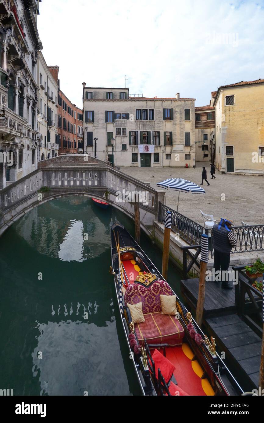 Narrow canal gondolier square hi-res stock photography and images - Alamy