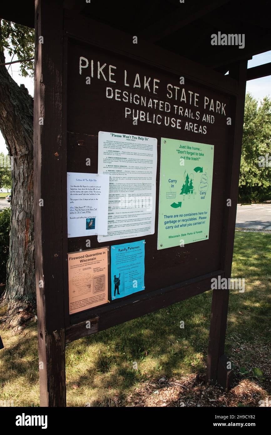 Can You Use Pike Lake Trail On Christmas 2022 Kiosk In The Park High Resolution Stock Photography And Images - Alamy