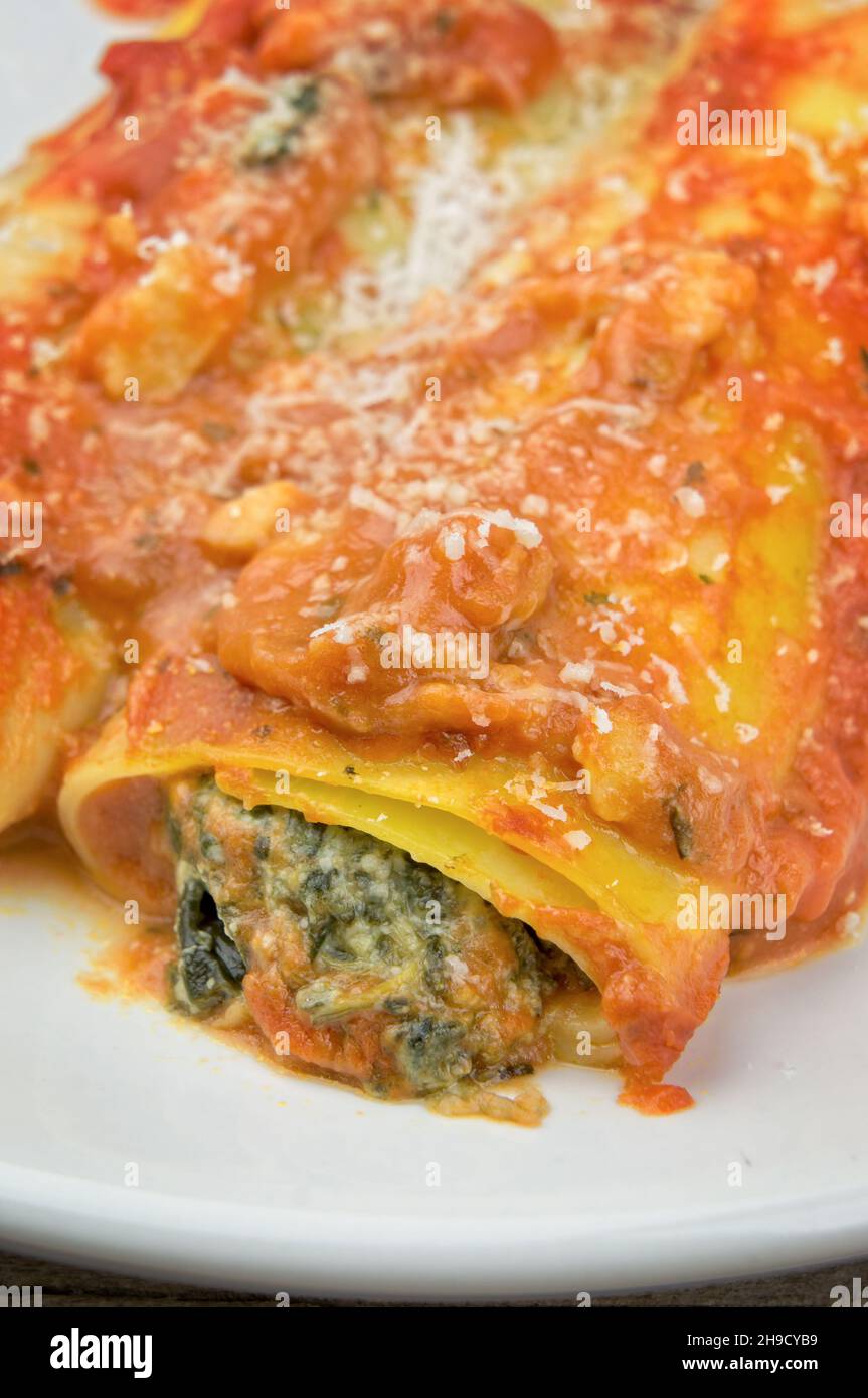 Cannelloni with spinach and ricotta cheese Stock Photo - Alamy