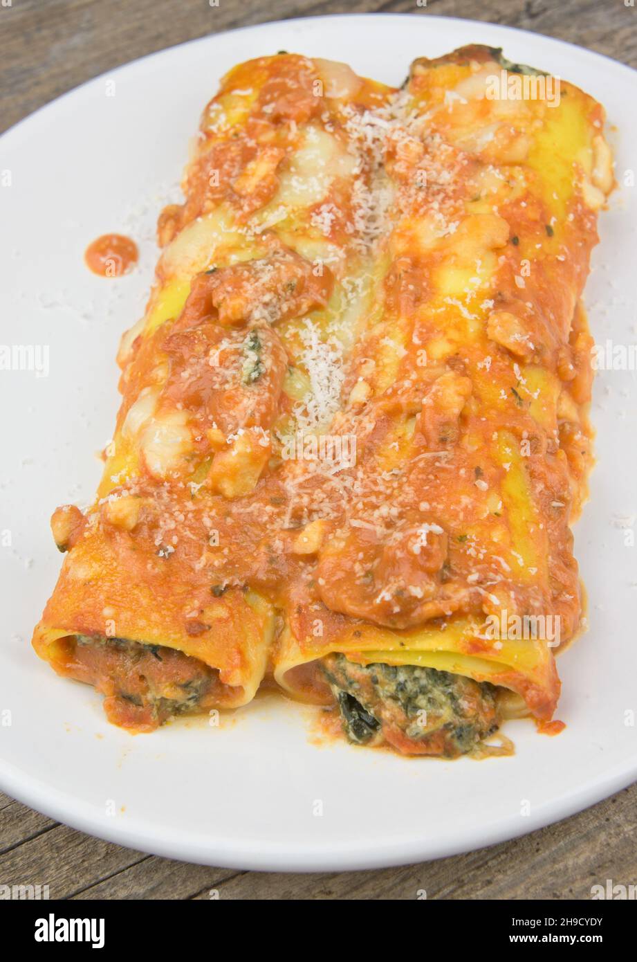 Cannelloni with spinach and ricotta cheese Stock Photo - Alamy