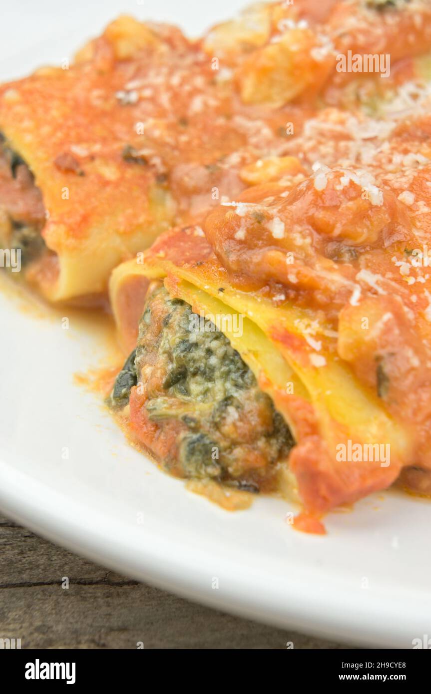 Cannelloni with spinach and ricotta cheese Stock Photo - Alamy