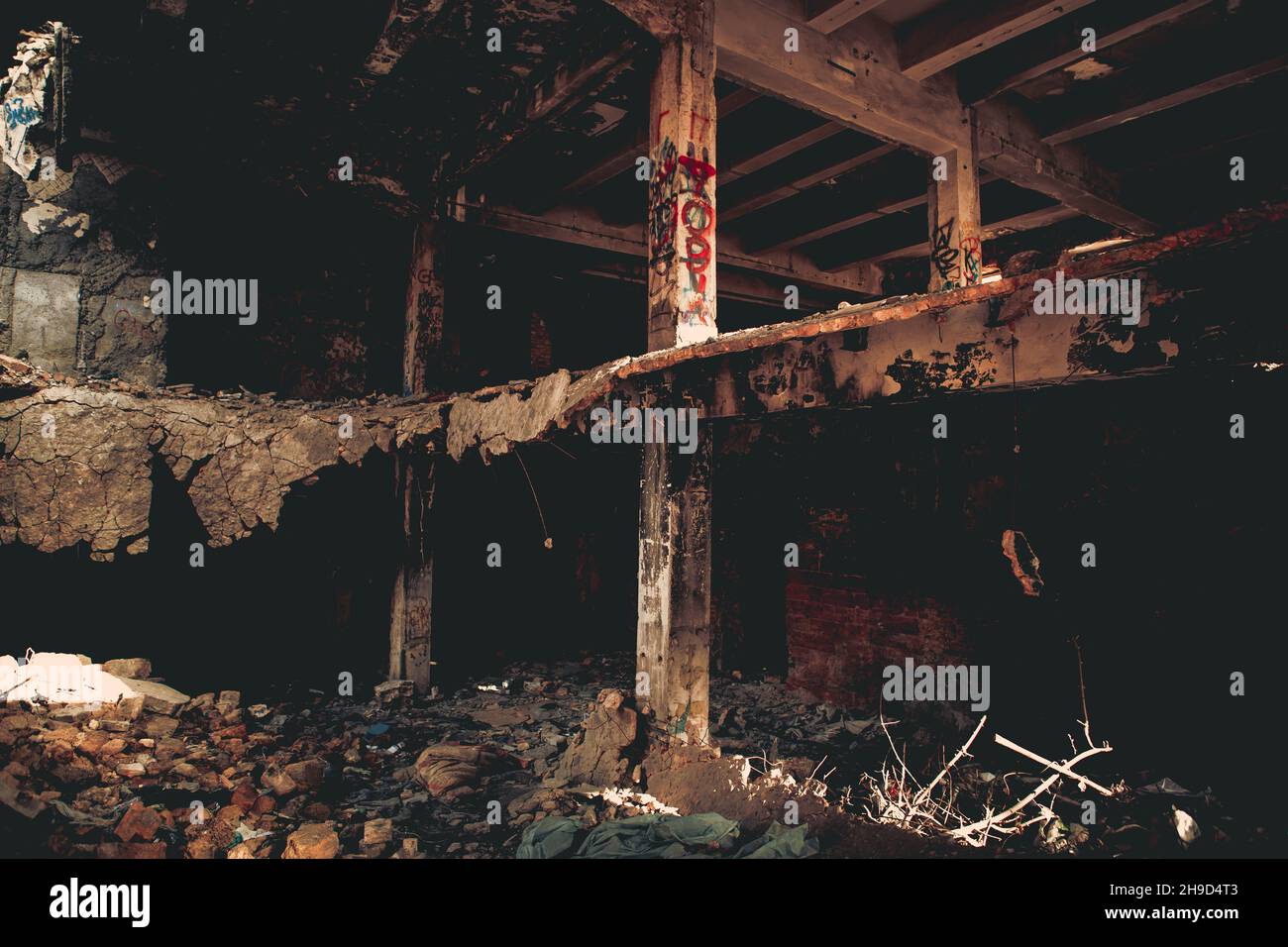 Collapse Rusted Building Destroyed building in city. Destroyed house. old house collapsed. Ruins ...
