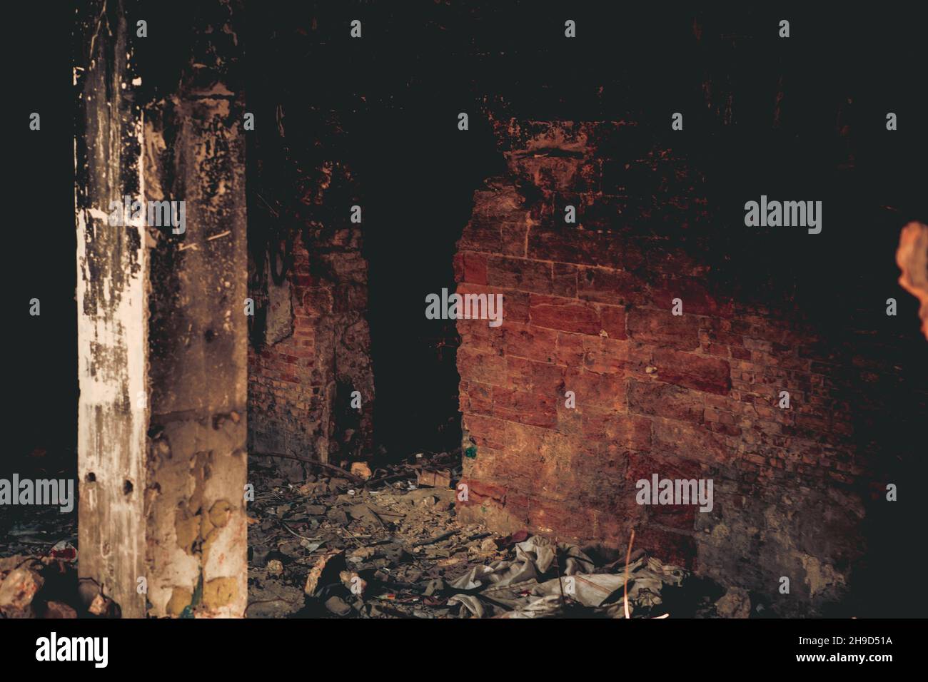 Destroyed building in city. Destroyed house. old house collapsed. Ruins ...