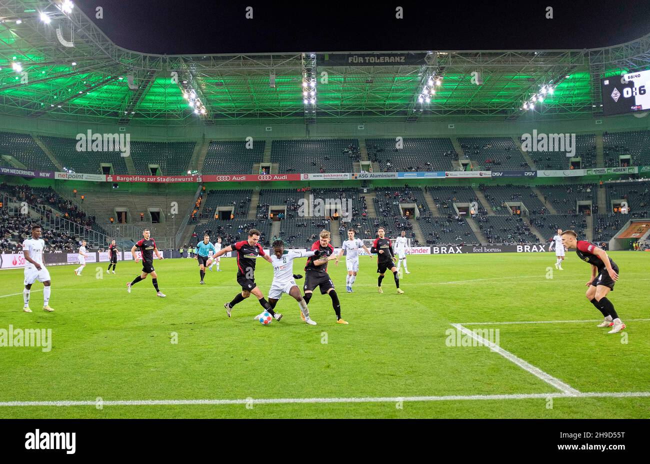Game scene in Borussia-Park, left to right Nicolas HOEFLER (HÃ¶fler, FR), Kouadio KONE (MG), Lukas KUEBLER (KÃ bler, FR), in the background the scoreboard with the result, final score 0: 6, action, football 1 Bundesliga, 14th matchday, Borussia Monchengladbach (MG) - SC Freiburg (FR) 0: 6, on December 5th, 2021 in Borussia Monchengladbach/Germany. #DFL regulations prohibit any use of photographs as image sequences and/or quasi-video # Â Stock Photo