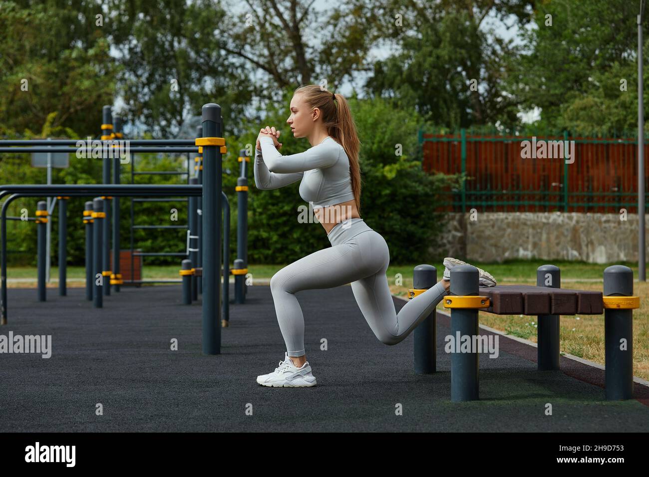 Triceps exercise female hi-res stock photography and images - Page 30 -  Alamy