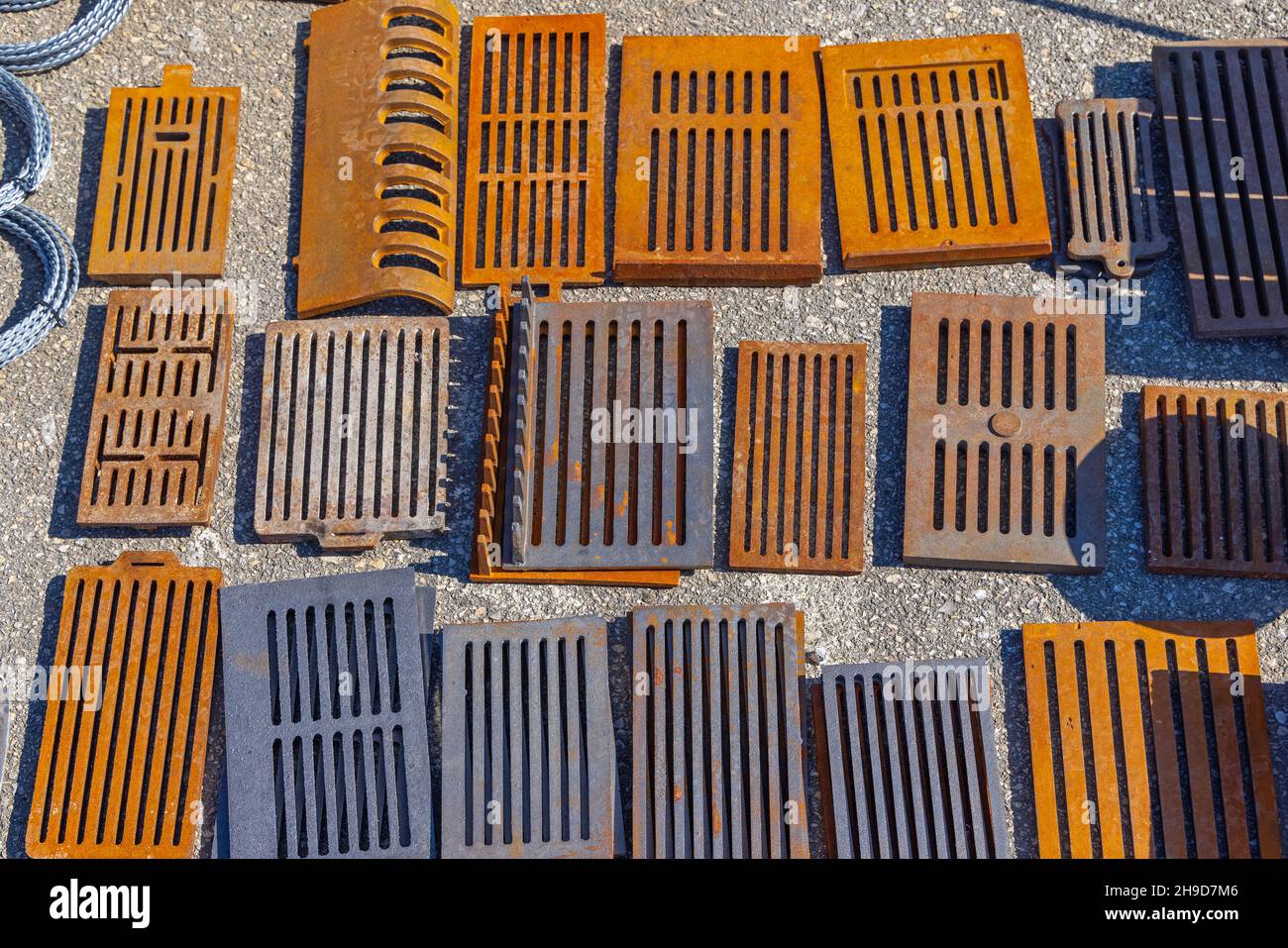 Cast iron grates hi-res stock photography and images - Alamy