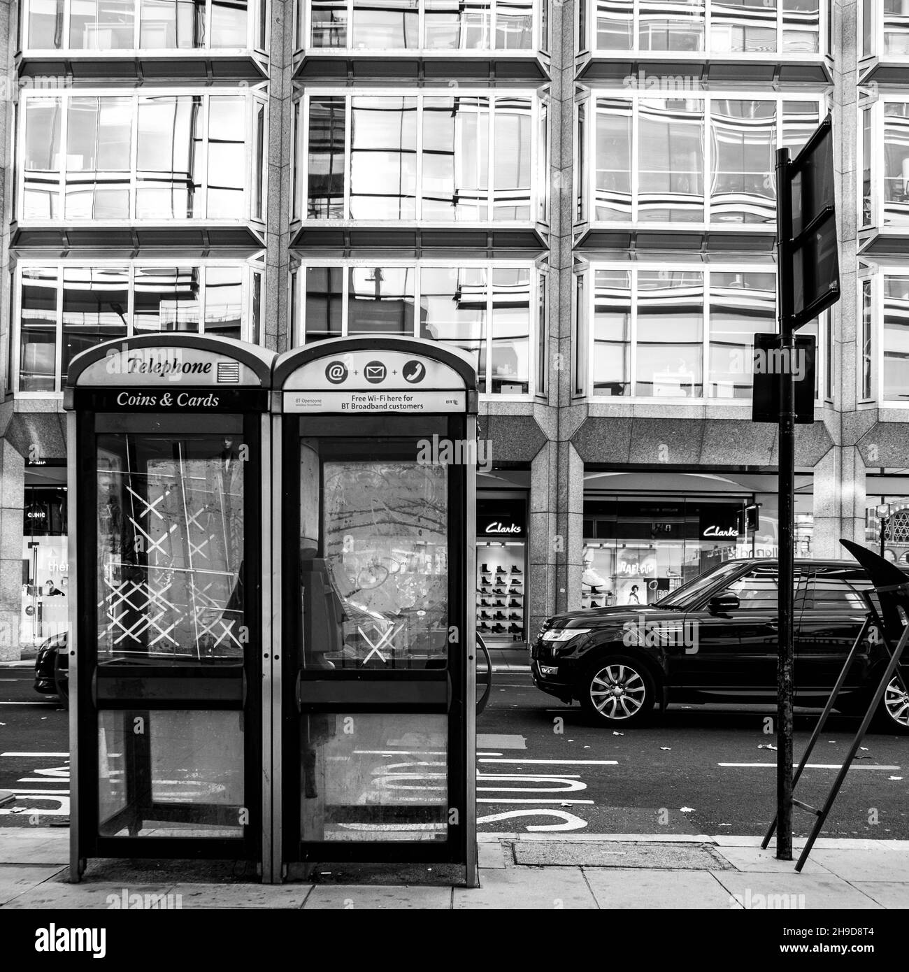 London phone box Black and White Stock Photos & Images - Alamy