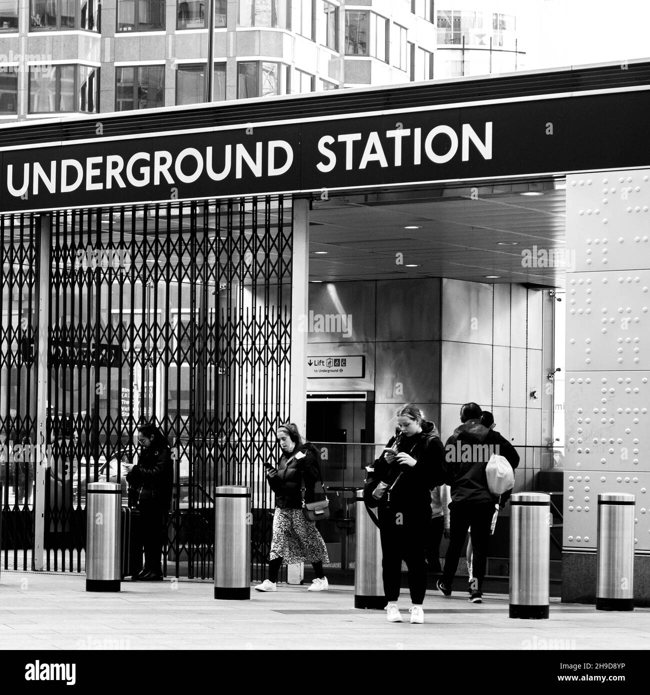 Victoria London UK, November 7 2021, People Arriving And Leaving Victoria Underground Station Stock Photo