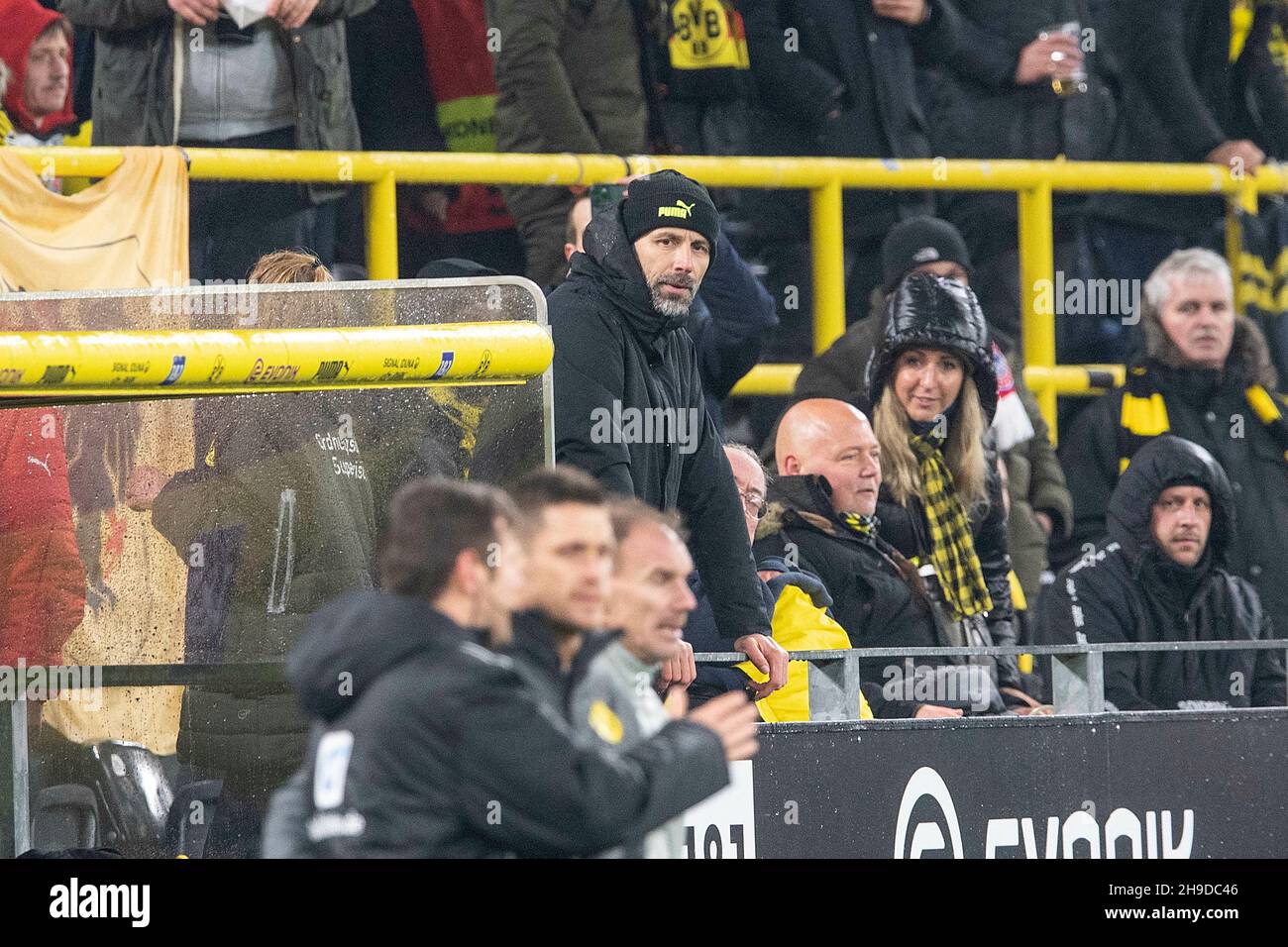 coach Marco ROSE (THU, Wed. with Muetze, Mutze) was banished from the referee to the Tribune; Soccer 1st Bundesliga, 14th matchday, Borussia Dortmund (DO) - FC Bayern Munich (M) 2: 3, on December 04, 2021 in Dortmund/Germany. DFL regulations prohibit any use of photographs as image sequences and/or quasi-video Stock Photo