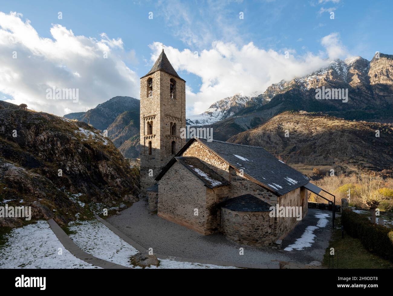 Boi, Sant Joan, Blick von Südosten vor Bergkulisse Stock Photo