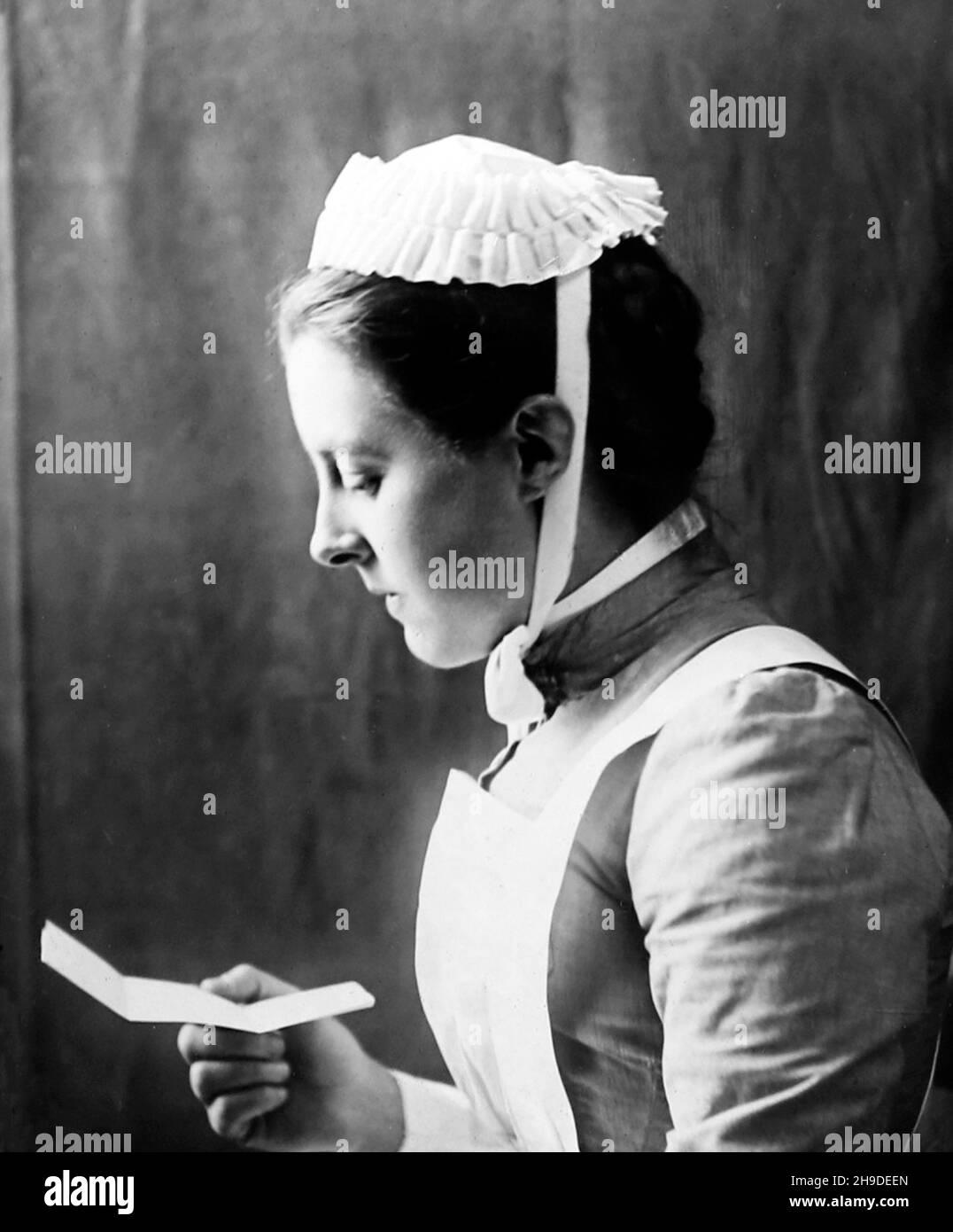 Victorian kitchen servant hi-res stock photography and images - Alamy