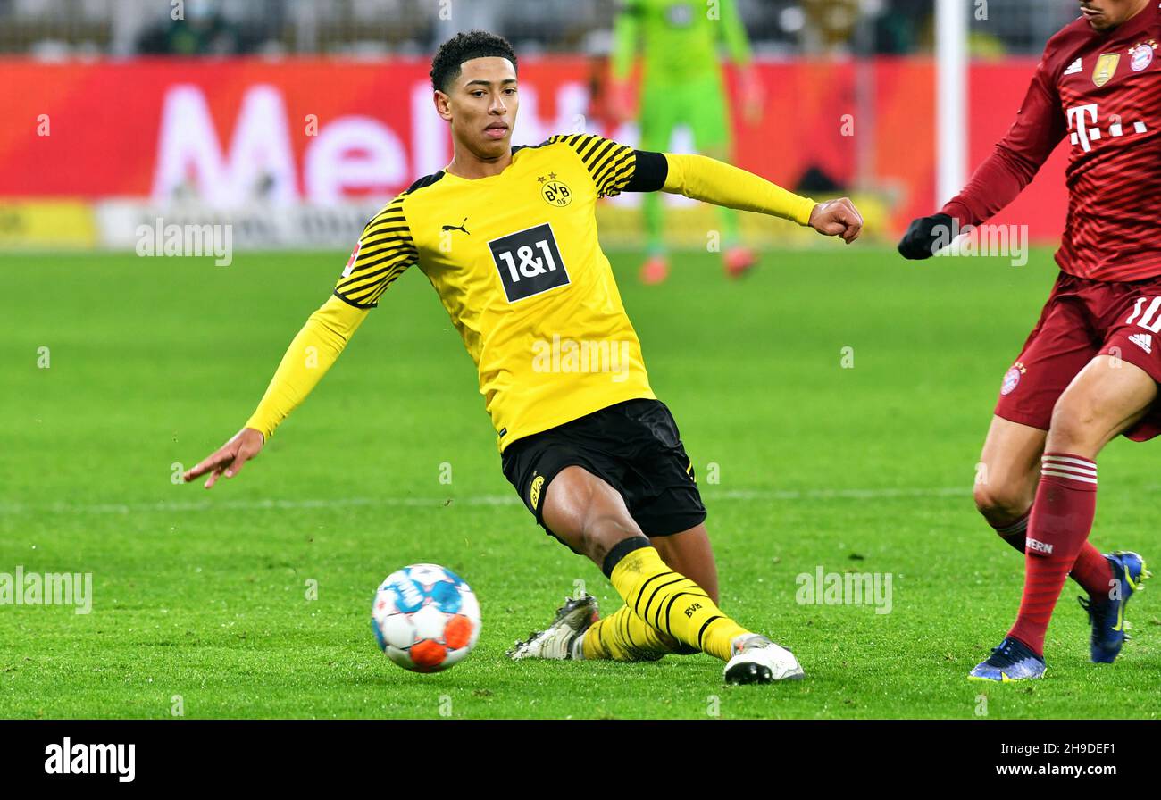 Bundesliga, Signal Iduna Park Dortmund: Bor. Dortmund vs FC Bayern München; Jude Bellingham Stock Photo