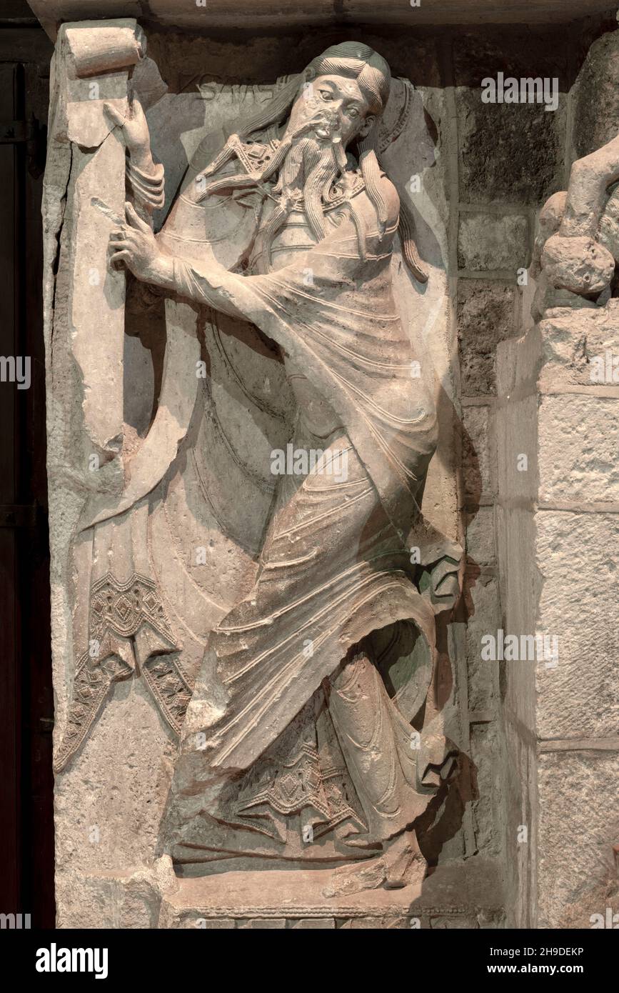 Souillac, ehemalige Abteikirche Sainte-Marie, Portalskulpturen, im 17. Jahrhundert ins Innere transloziert, Jesaja Stock Photo