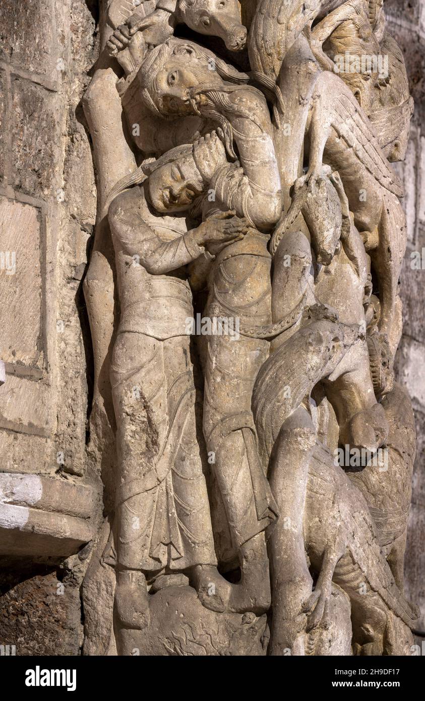 Souillac, ehemalige Abteikirche Sainte-Marie, Portalskulpturen, im 17. Jahrhundert ins Innere transloziert, Bestienpfeiler, Opferung Isaaks Stock Photo