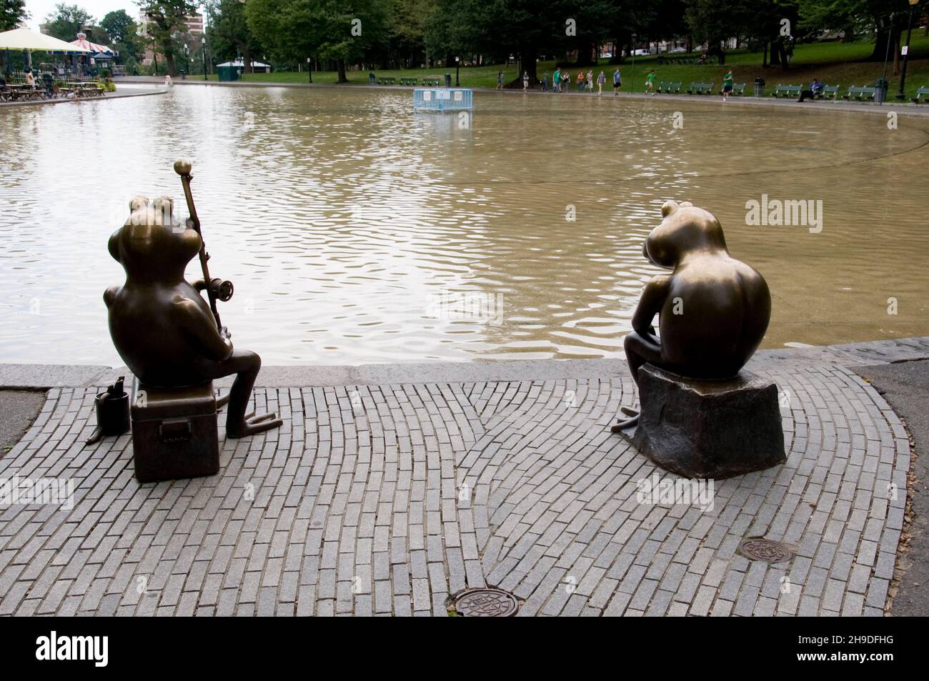 Frog Pond and frog statues in Boston Common Stock Photo Alamy