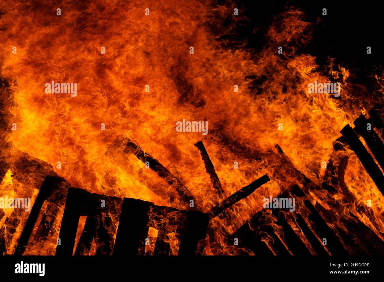 Big fire on the dark background. Huge bonfire at night Stock Photo - Alamy
