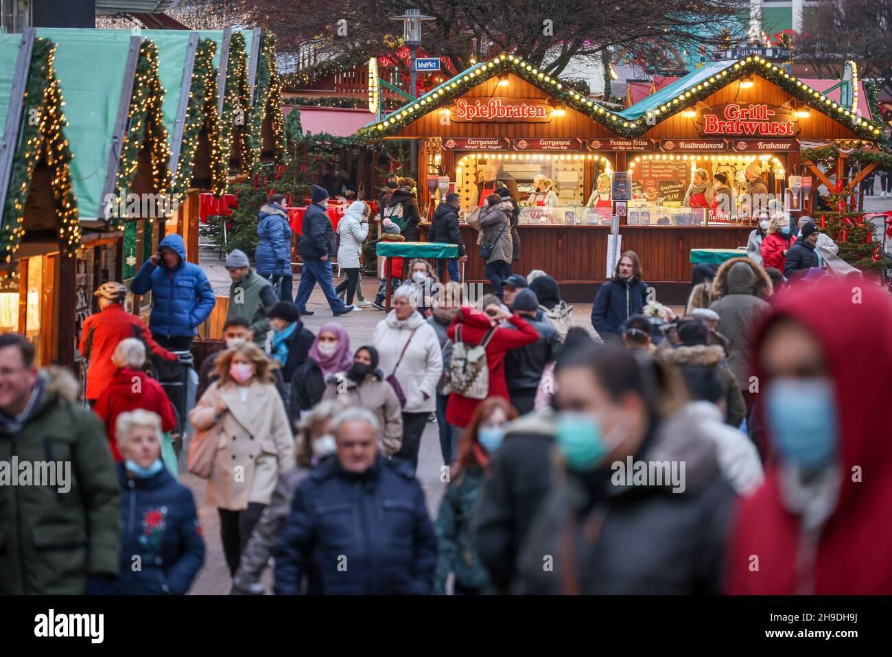 Essen, North Rhine-Westphalia, Germany - Christmas market in Essen in times of Corona pandemic under 2G conditions. Visitors must be recovered or vacc Stock Photo
