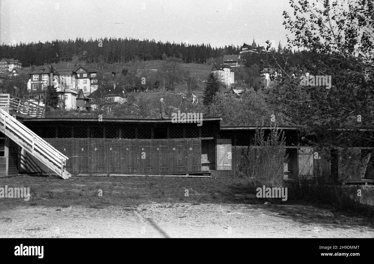 Bielawa, 1947-10. Architektura miasta. ps/gr  PAP    Dok³adny dzieñ wydarzenia nieustalony.      Bielawa, Oct. 1947. Town architecture.   ps/gr  PAP Stock Photo