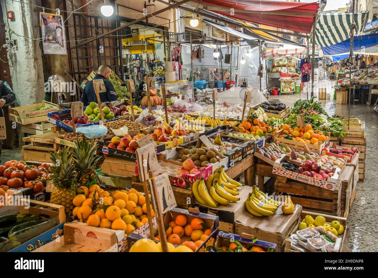 Wochenmarkt Mercato Ballaro, Palermo, Sizilien, Italien Stock Photo - Alamy