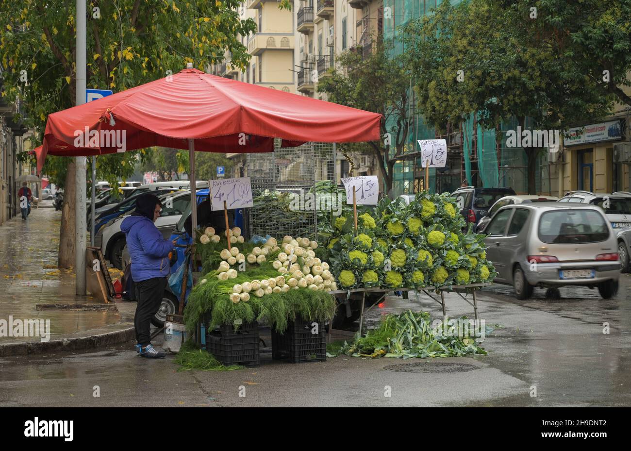 Marktstand auf der Straße, Broccoli und Fenchel, Palermo, Sizilien, Italien Stock Photo