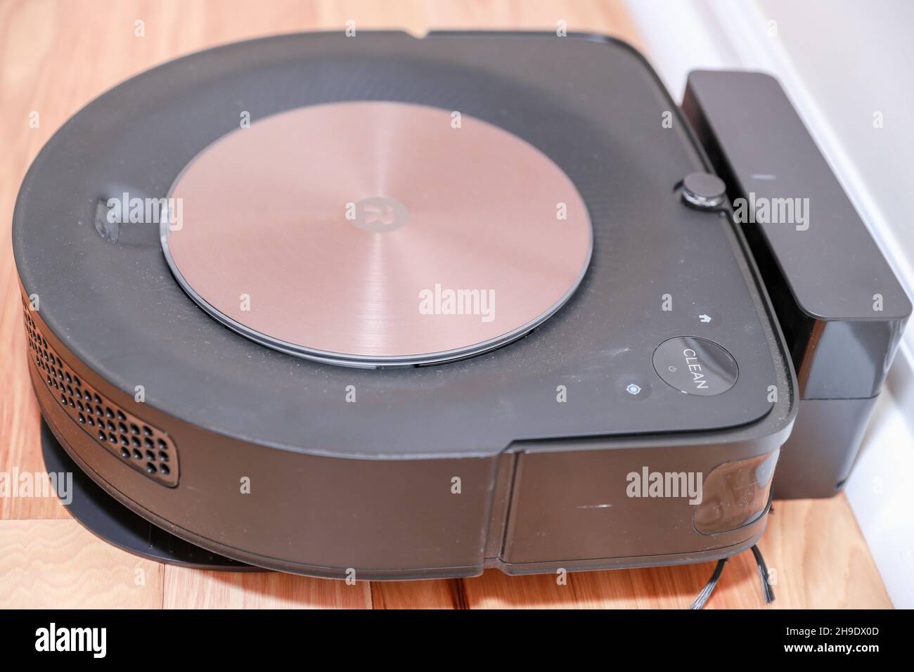 Princeton,New Jersey, December 6, 2021vacuum cleaner irobot . This is the model Roomba S9 Stock