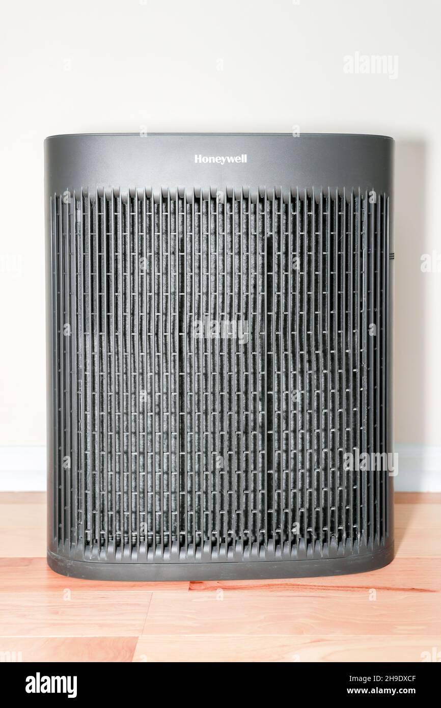 Honeywell - InSight™ HEPA Air Purifier, Extra-Large Rooms (500 sq.ft) Black  - Image Stock Photo