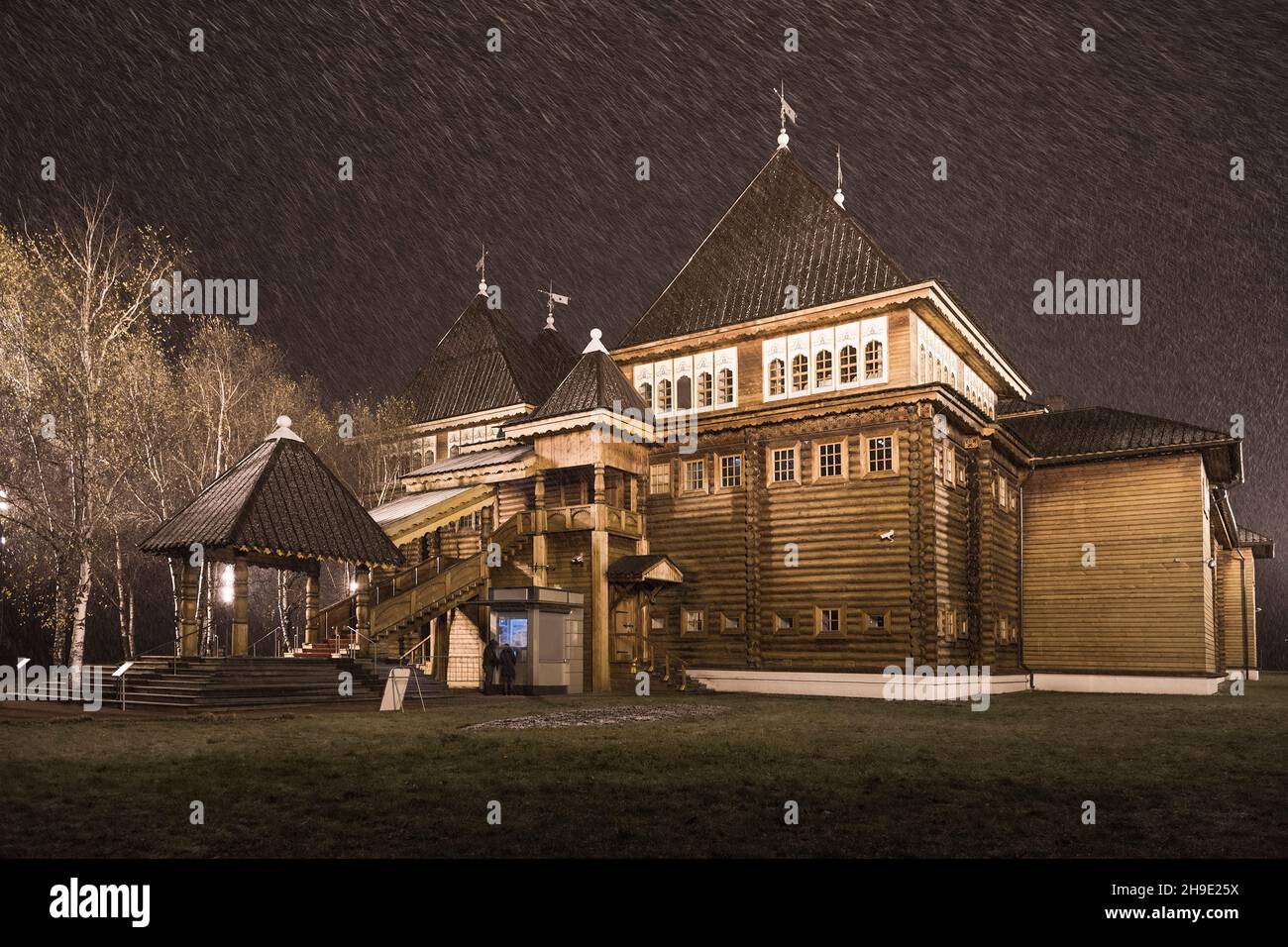 MOSCOW, RUSSIA - NOVEMBER 22, 2015: Tsar Alexei Mikhailovich Palace - a wooden royal palace built in the village of Kolomenskoye outside Moscow in the Stock Photo