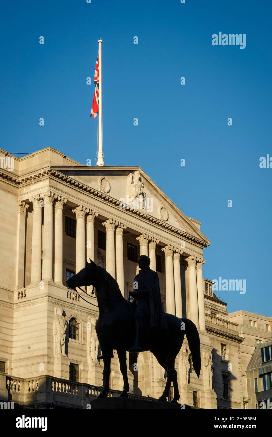 Bank of England and Equestrian statue of the Duke of Wellington, City